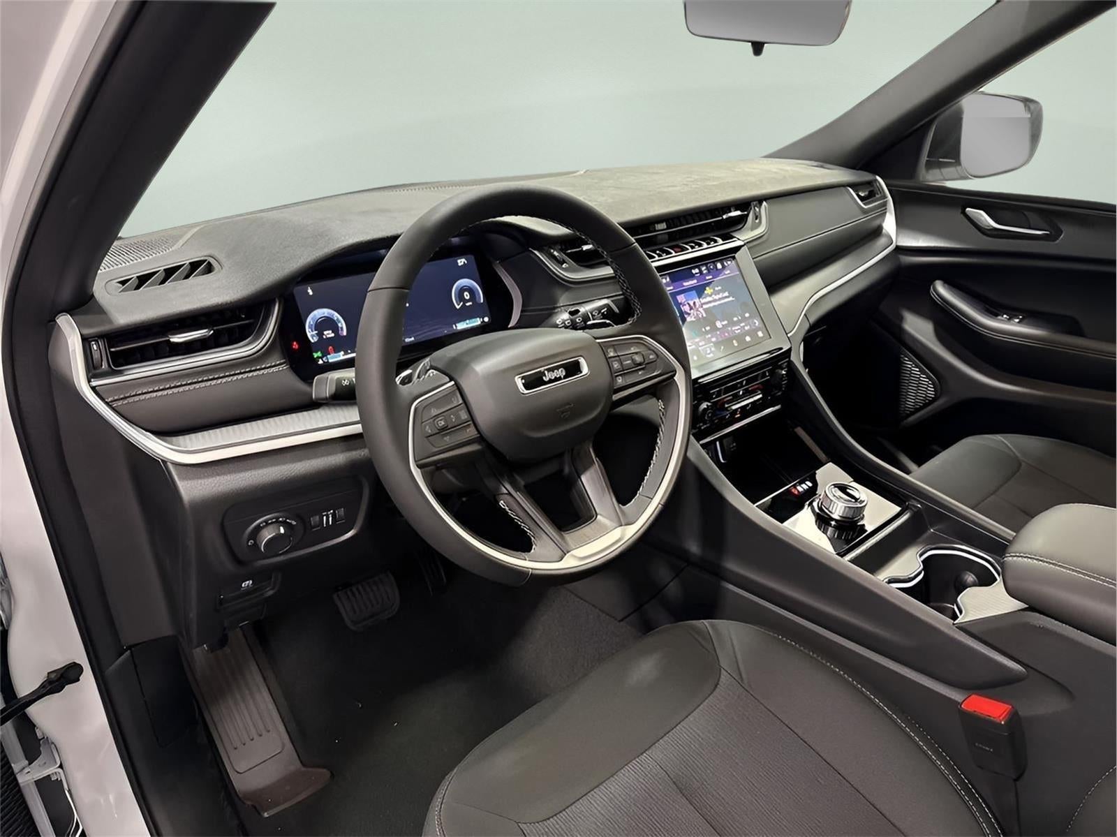 2025 Jeep Grand Cherokee GRAND CHEROKEE LAREDO X 4X4