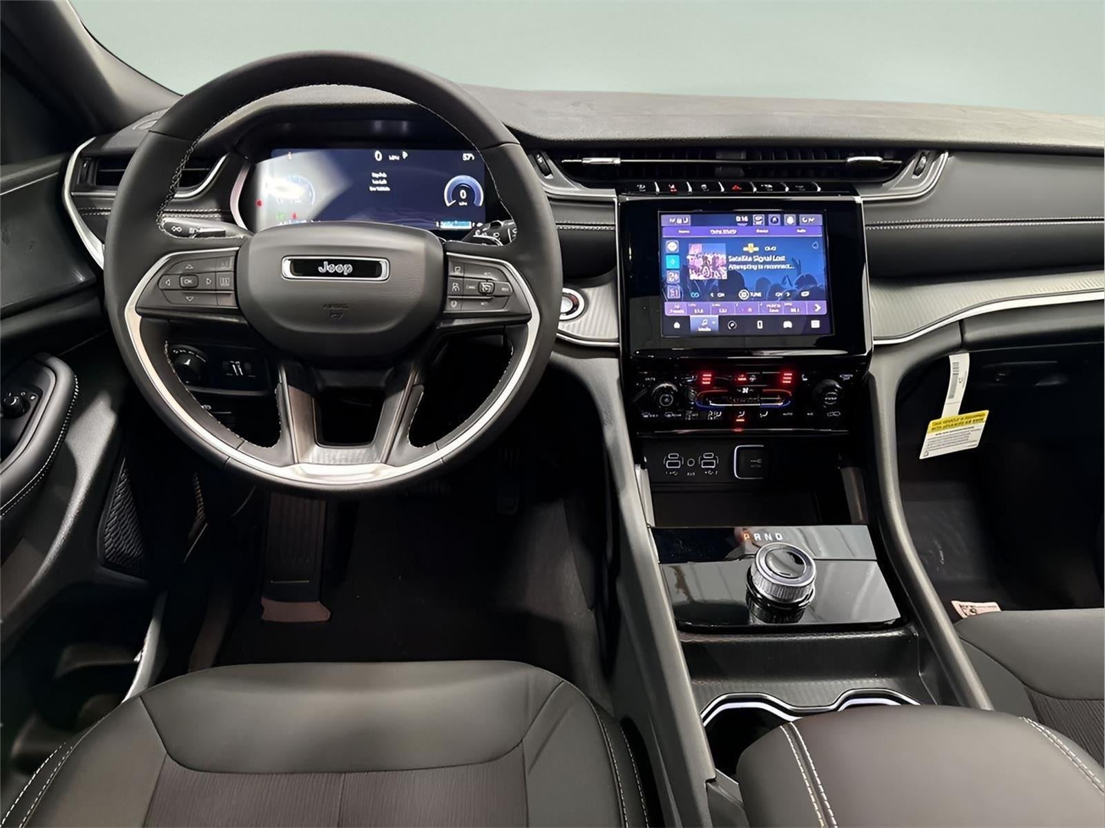 2025 Jeep Grand Cherokee GRAND CHEROKEE LAREDO X 4X4