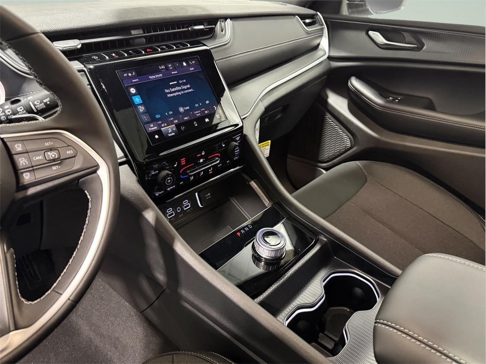 2025 Jeep Grand Cherokee GRAND CHEROKEE LAREDO X 4X4