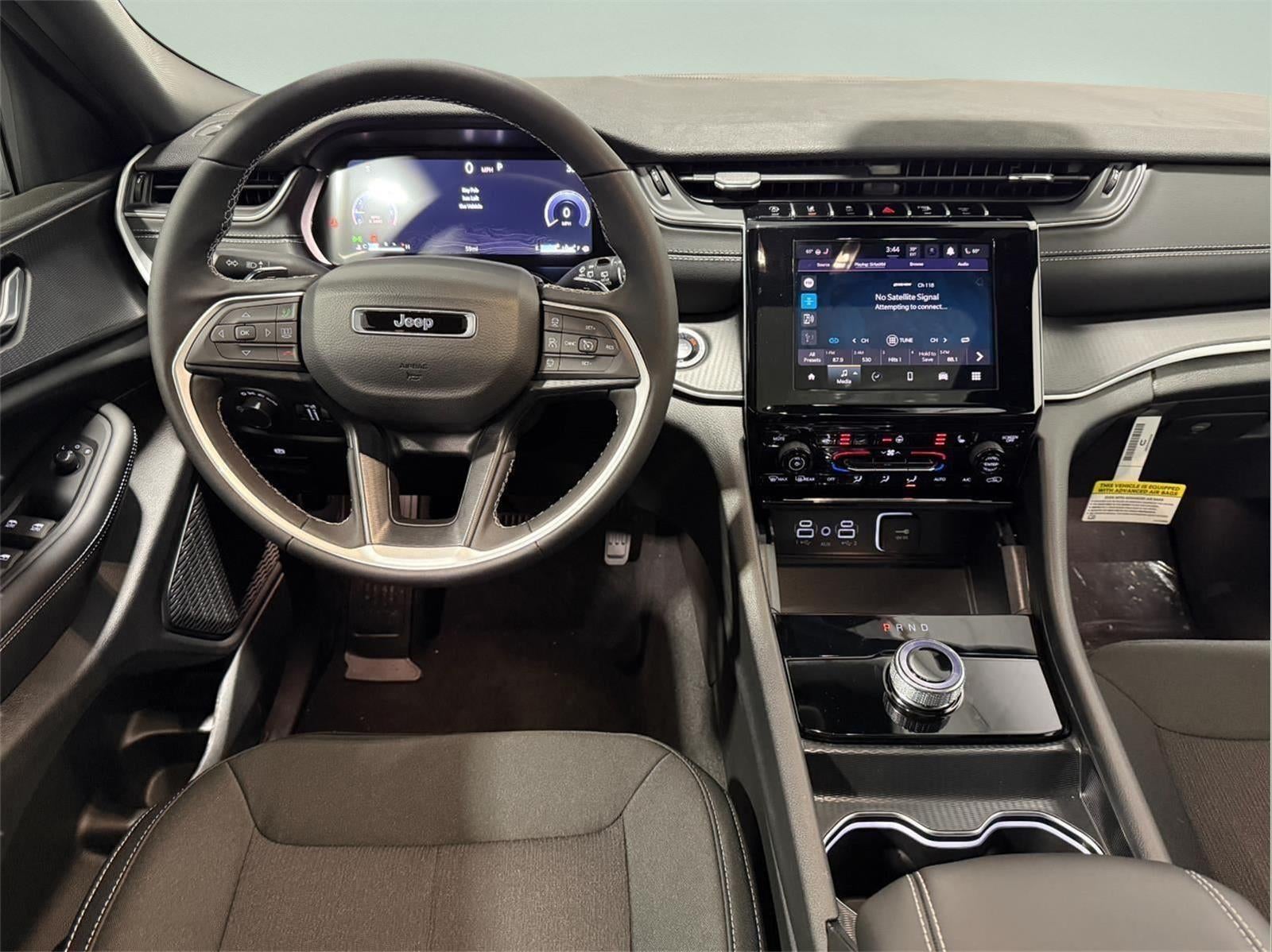 2025 Jeep Grand Cherokee GRAND CHEROKEE LAREDO X 4X4