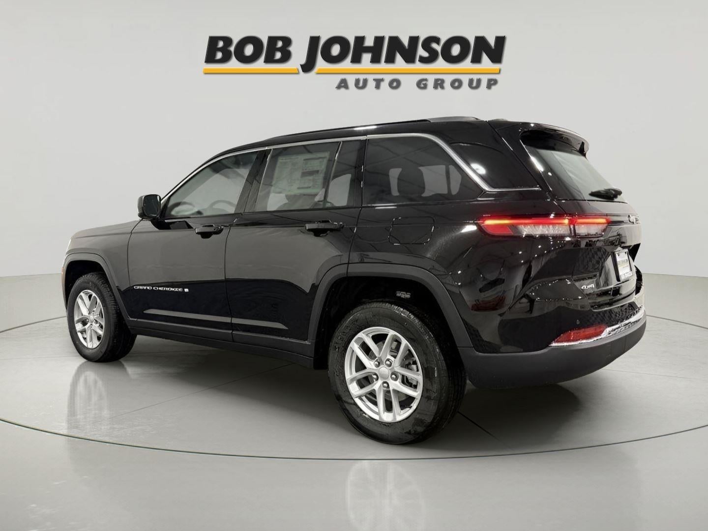 2025 Jeep Grand Cherokee GRAND CHEROKEE LAREDO X 4X4
