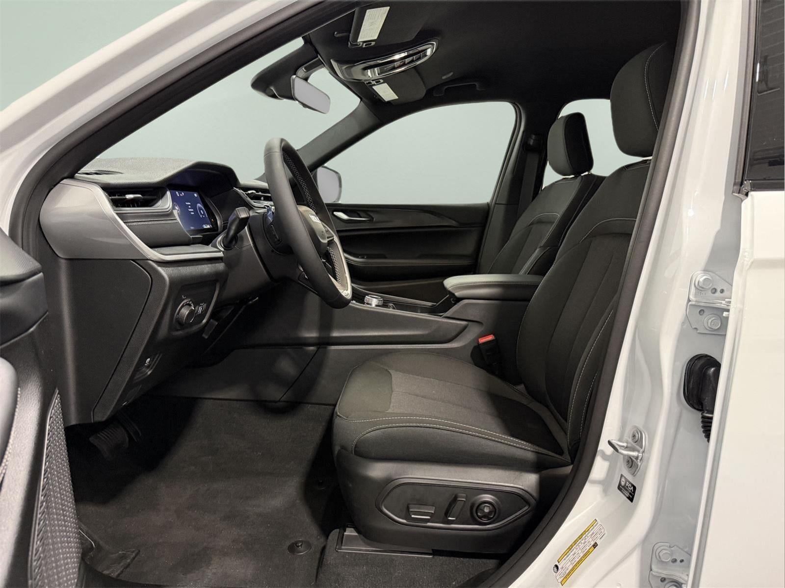 2026 Jeep Grand Cherokee GRAND CHEROKEE L LAREDO 4X4