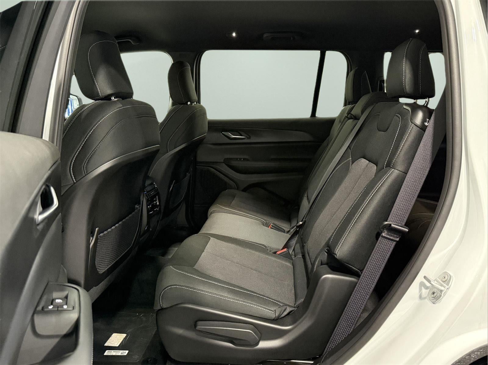 2026 Jeep Grand Cherokee GRAND CHEROKEE L LAREDO 4X4