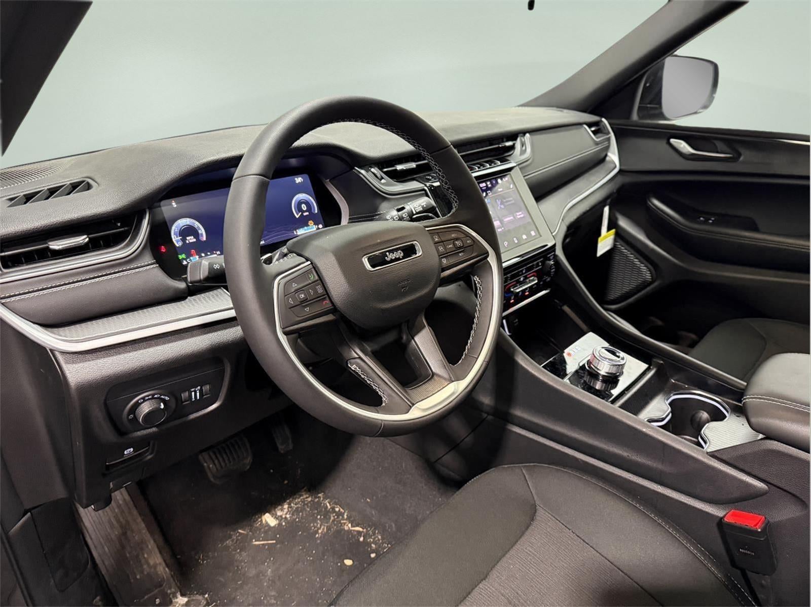 2025 Jeep Grand Cherokee GRAND CHEROKEE L LAREDO X 4X4