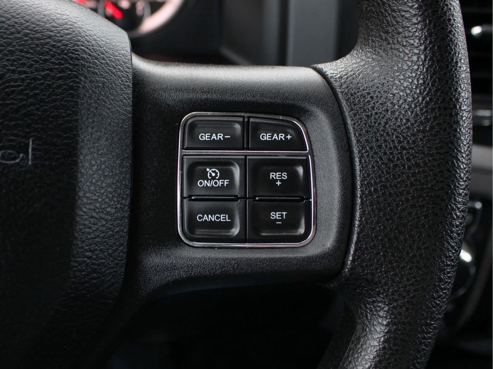 2017 RAM 1500 Express Crew Cab 4x4 5'7' Box
