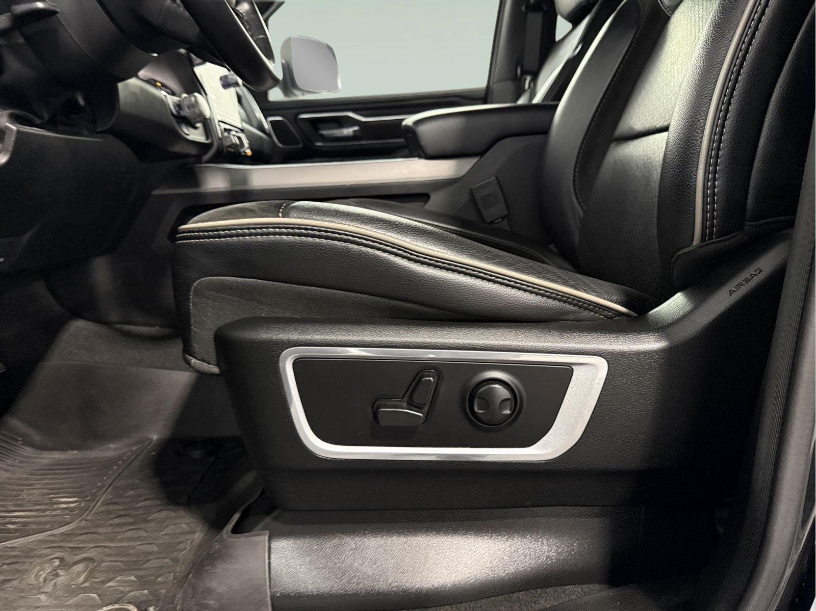 2023 RAM 1500 Laramie Crew Cab 4x4 5'7' Box