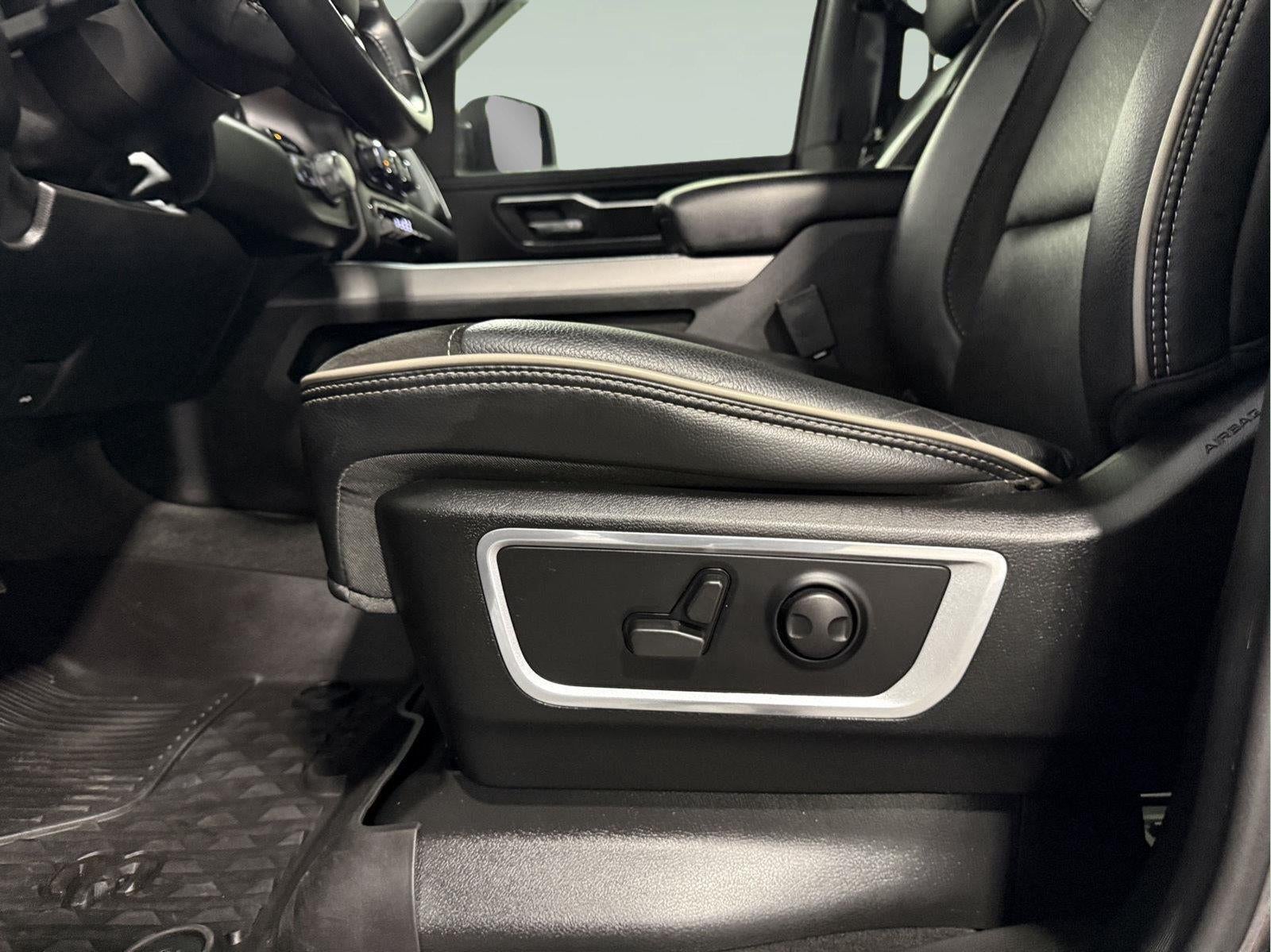 2022 RAM 1500 Laramie Crew Cab 4x4 5'7' Box