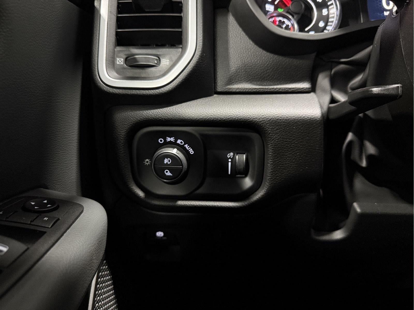 2023 RAM 1500 Big Horn Crew Cab 4x4 6'4' Box