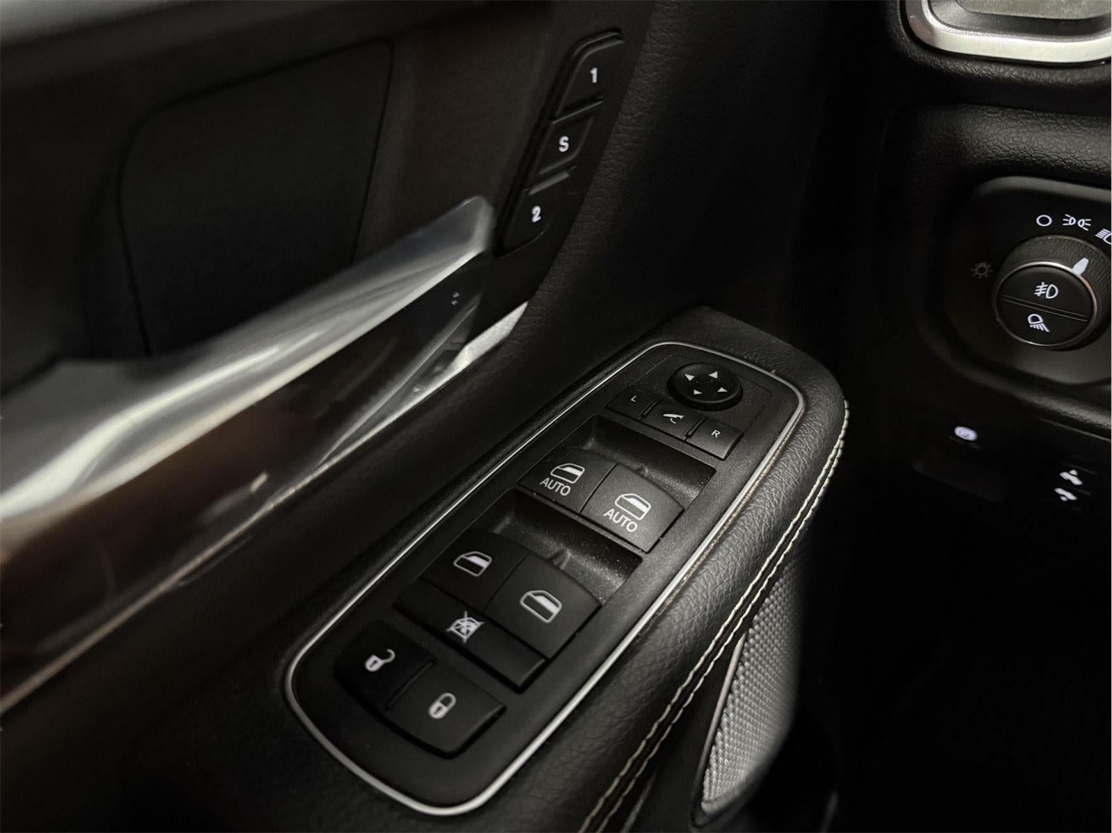 2021 RAM 1500 Laramie Crew Cab 4x4 6'4' Box