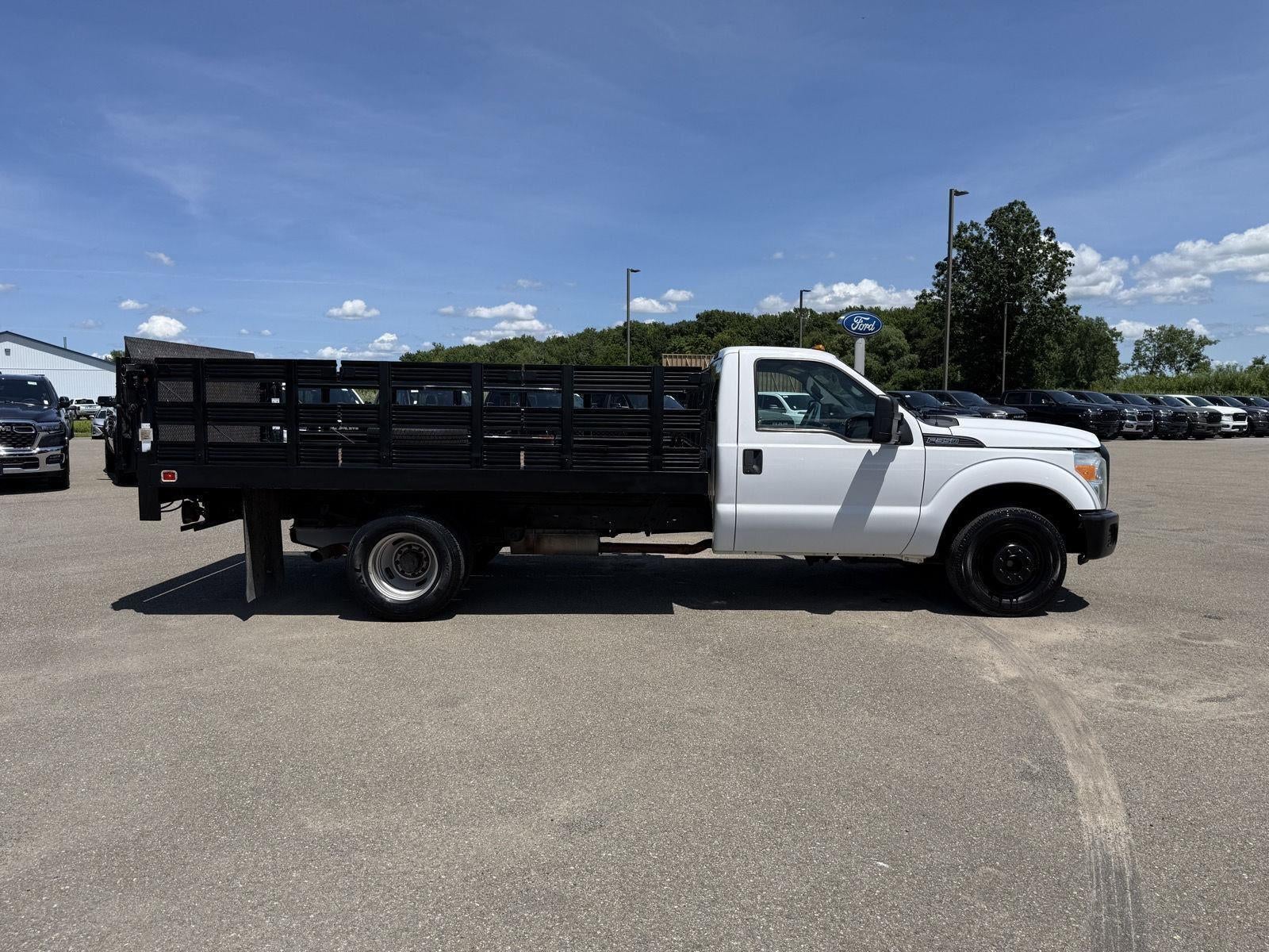2015 Ford F-350 Chassis XL