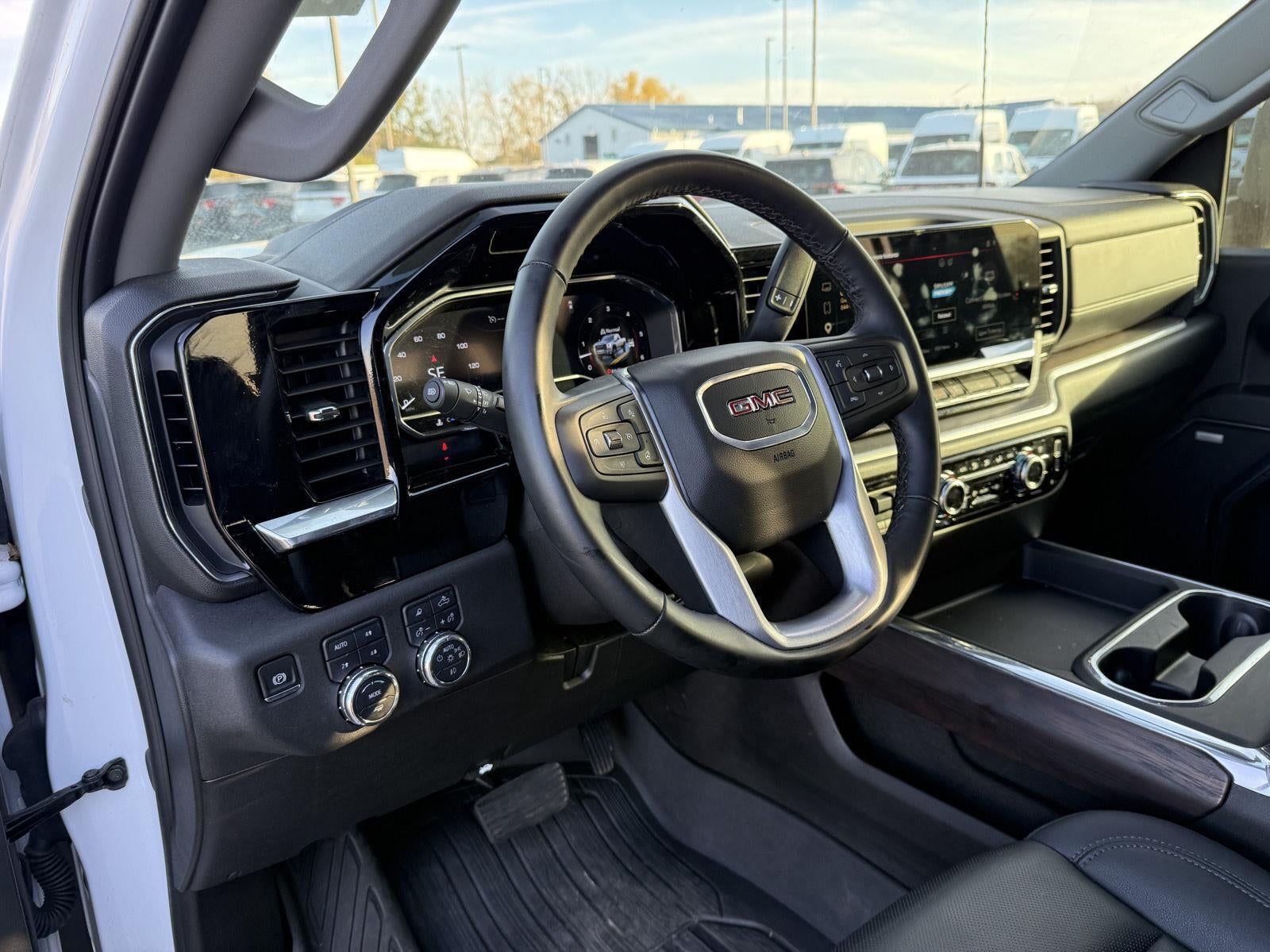 2025 GMC Sierra 2500HD Crew Cab, Standard Bed, SLT, 4WD