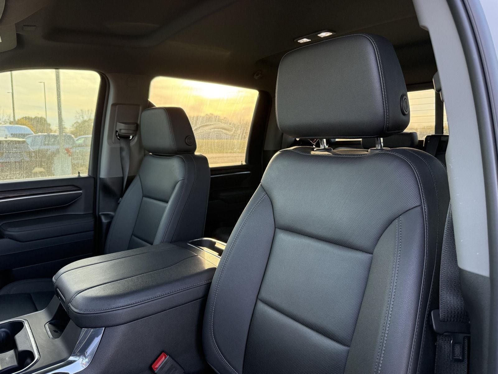 2025 GMC Sierra 2500HD Crew Cab, Standard Bed, SLT, 4WD