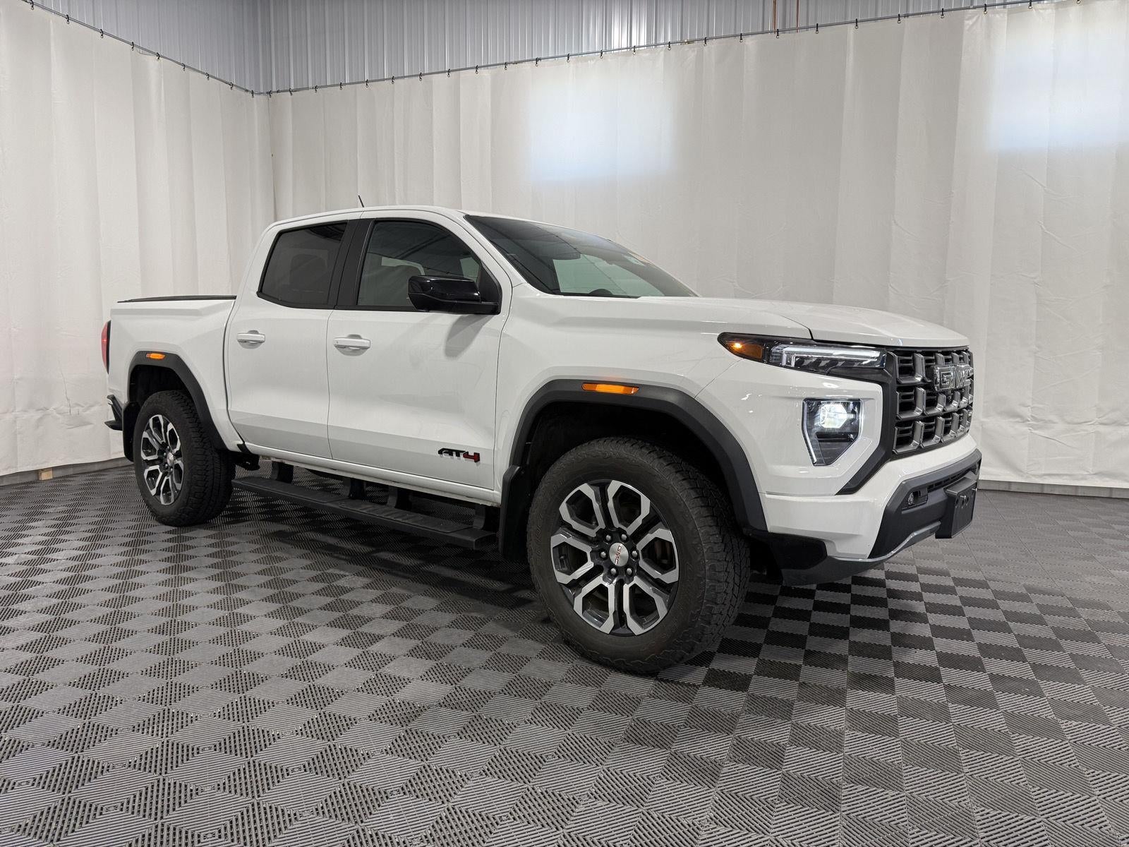 2024 GMC Canyon AT4 4WD Crew Cab Short Box's photo
