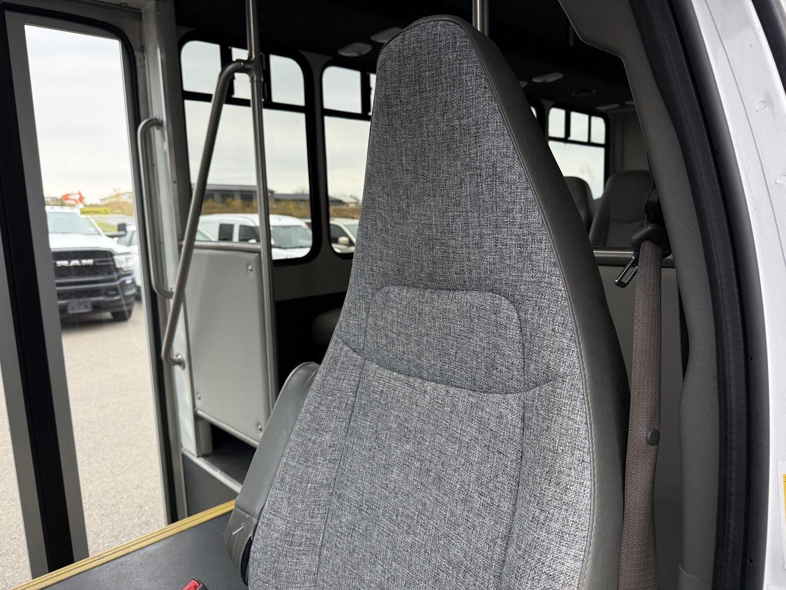 2023 Chevrolet Express Commercial Cutaway 3500 Van 139"