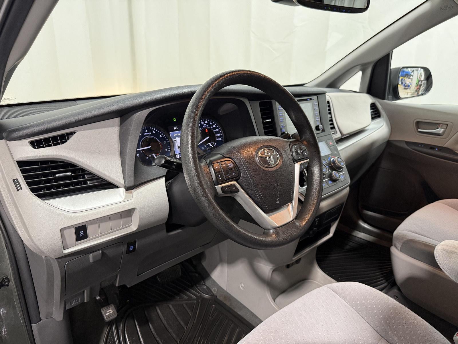 2020 Toyota Sienna LE