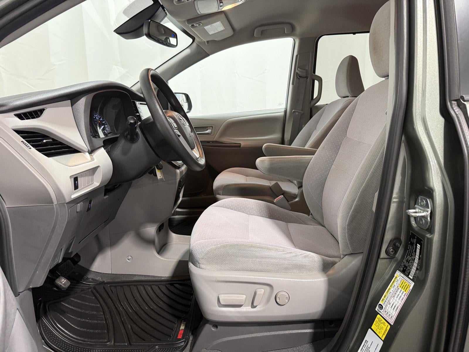 2020 Toyota Sienna LE