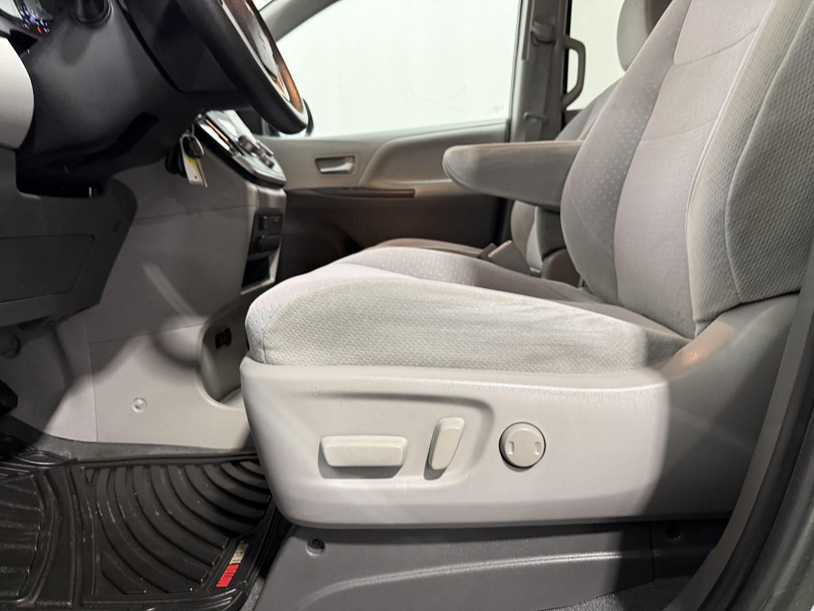 2020 Toyota Sienna LE