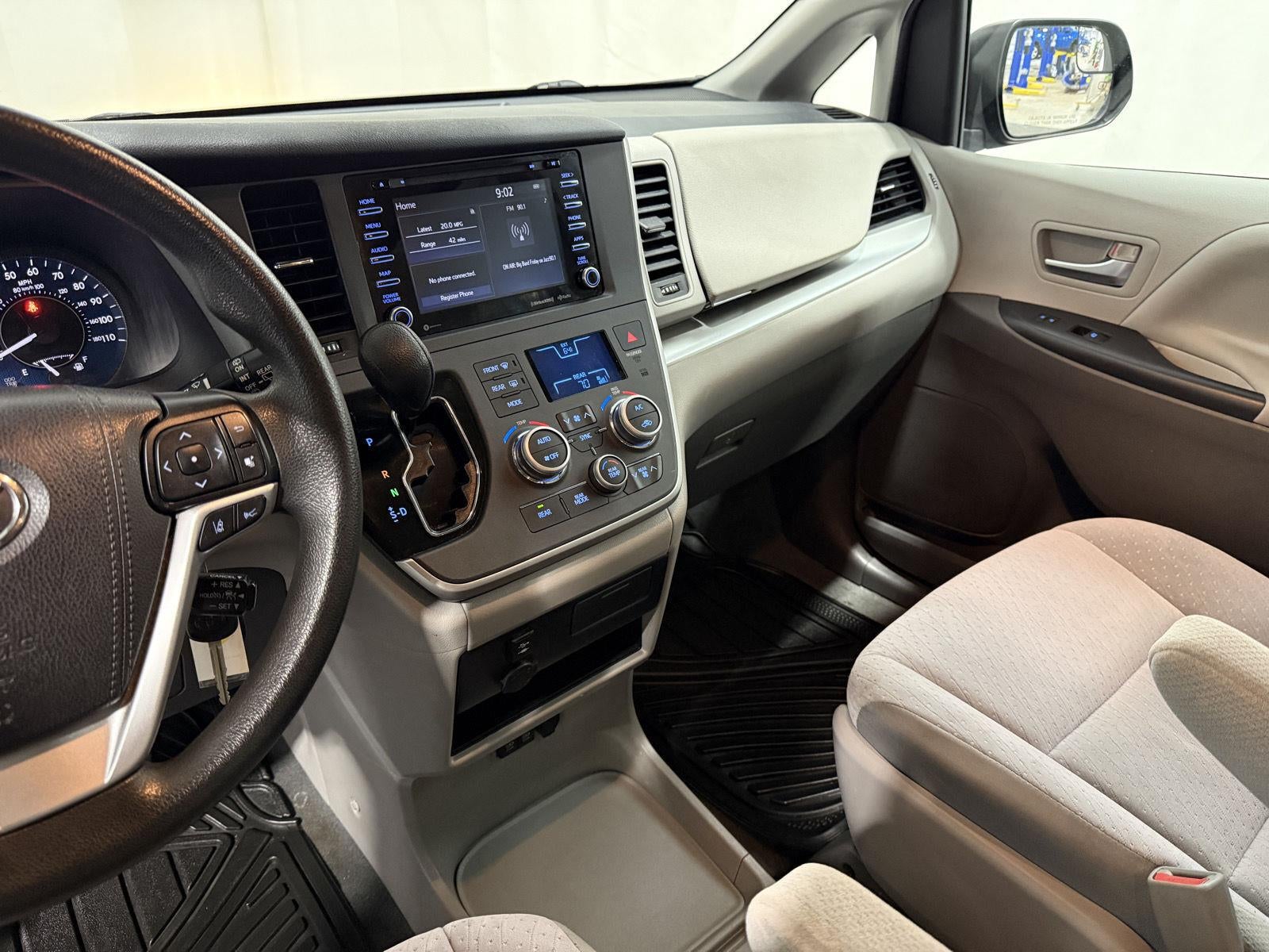 2020 Toyota Sienna LE
