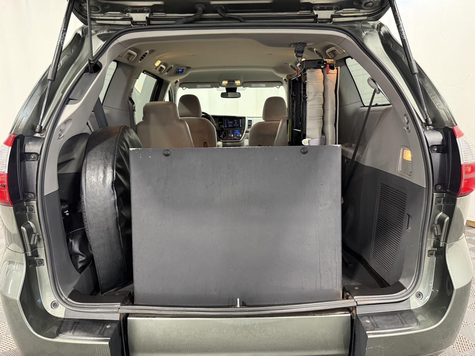 2020 Toyota Sienna LE