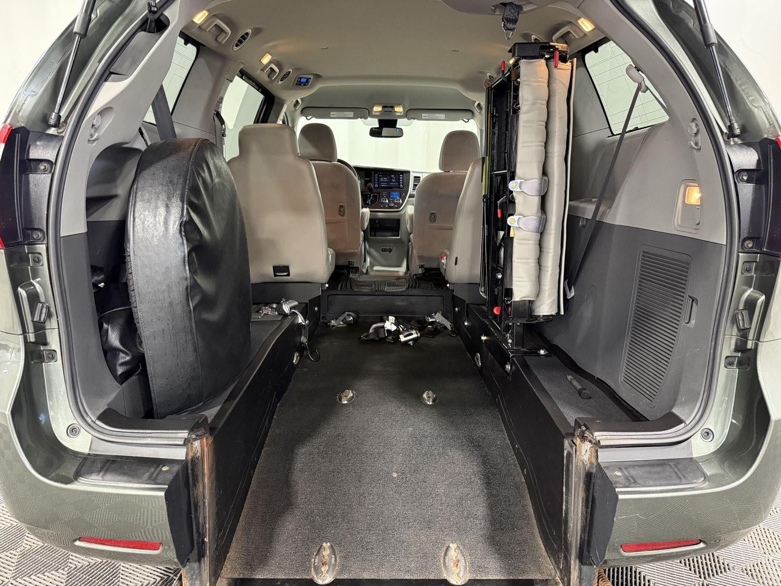 2020 Toyota Sienna LE