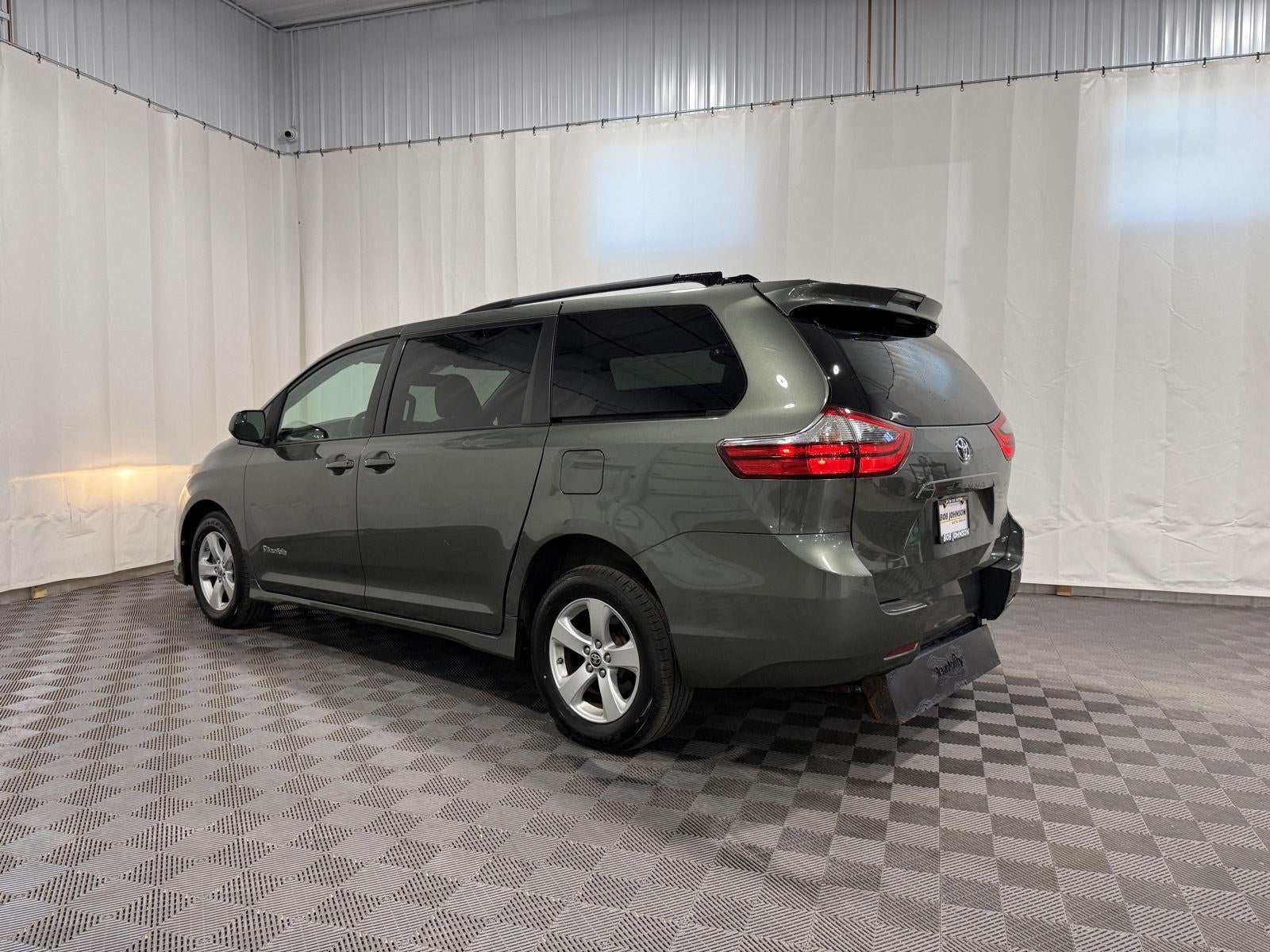 2020 Toyota Sienna LE