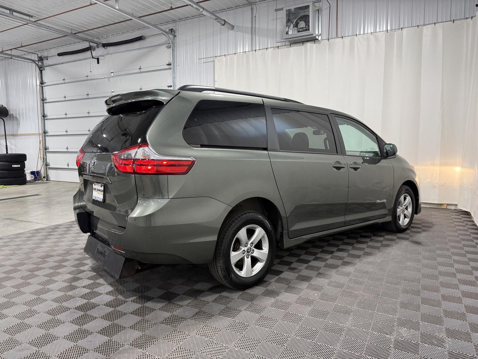 2020 Toyota Sienna LE