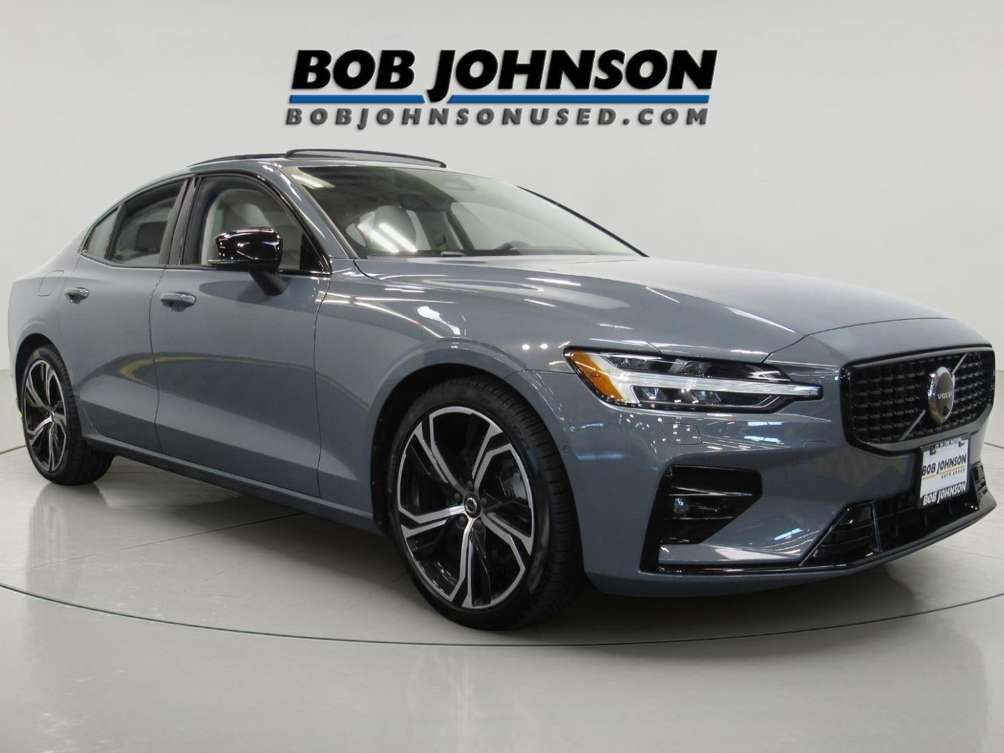 2023 Volvo S60 B5 Plus Dark Theme