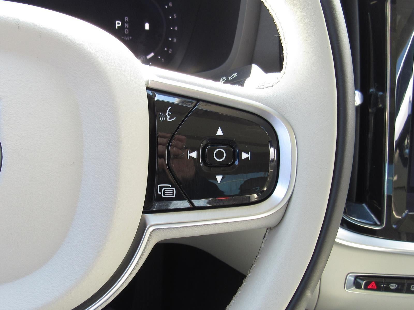 2023 Volvo S60 B5 Plus Dark Theme