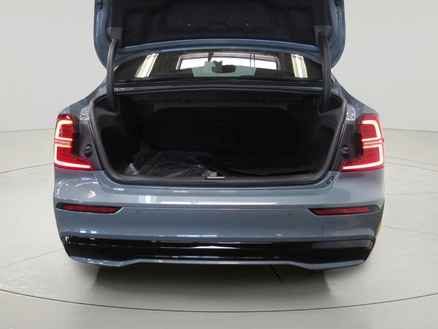 2023 Volvo S60 B5 Plus Dark Theme