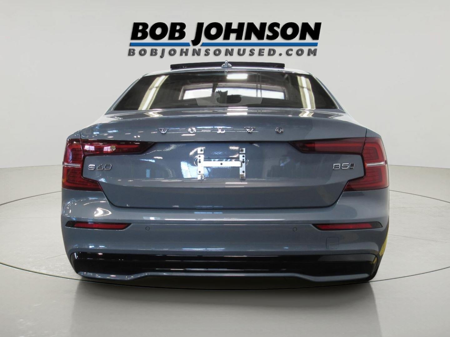 2023 Volvo S60 B5 Plus Dark Theme