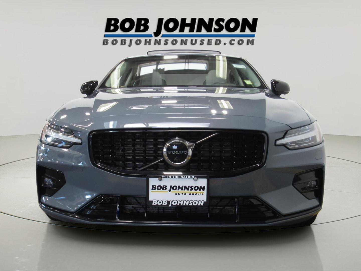 2023 Volvo S60 B5 Plus Dark Theme