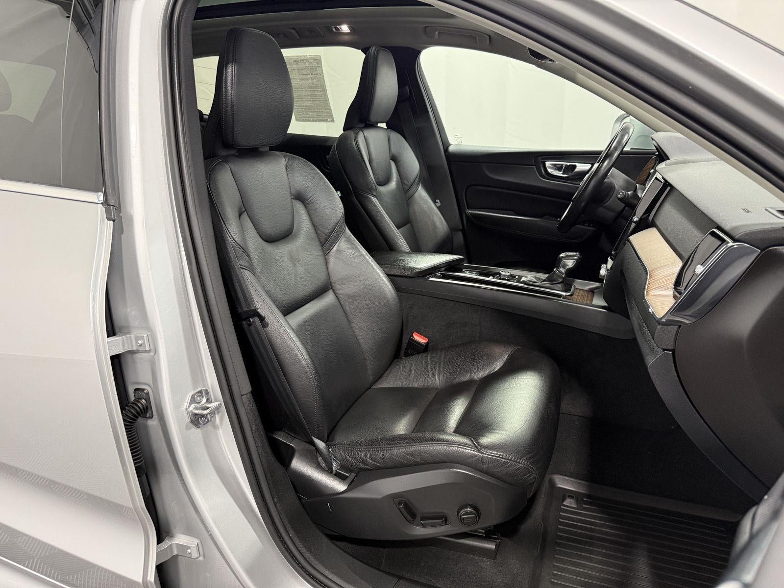 2021 Volvo XC60 T6 Momentum