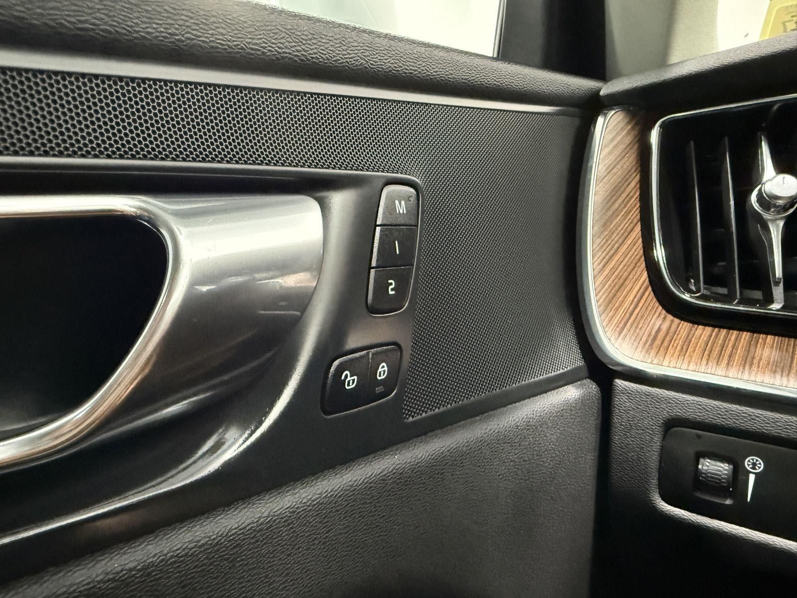 2021 Volvo XC60 T6 Momentum