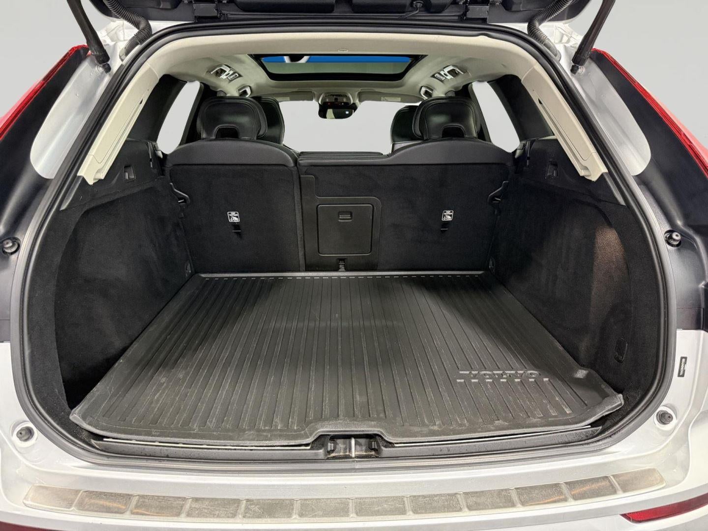 2021 Volvo XC60 T6 Momentum
