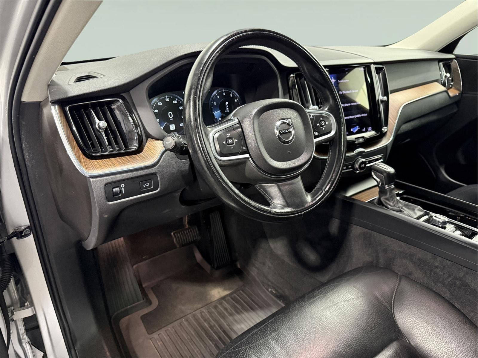 2021 Volvo XC60 T6 Momentum