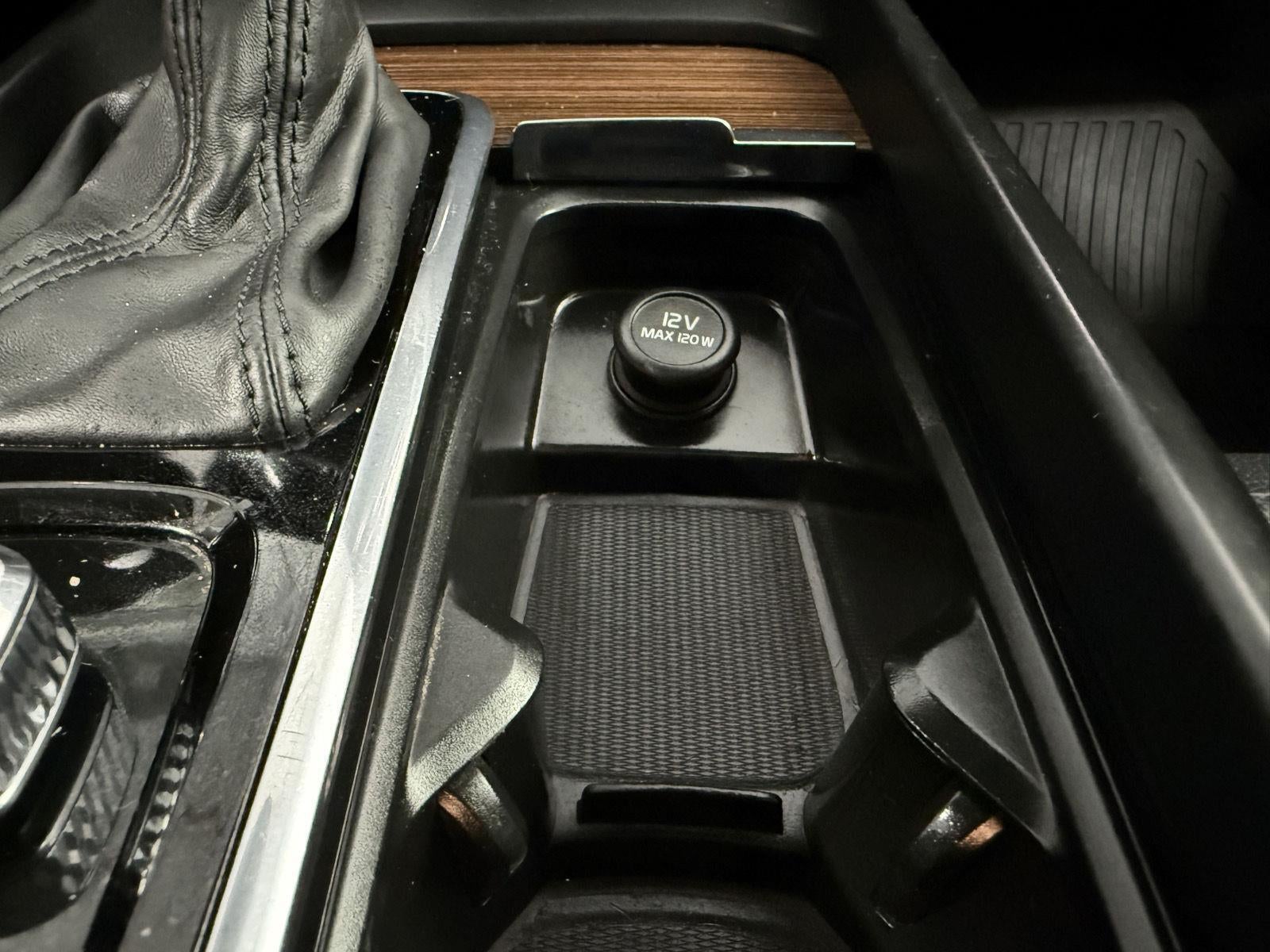 2021 Volvo XC60 T6 Momentum