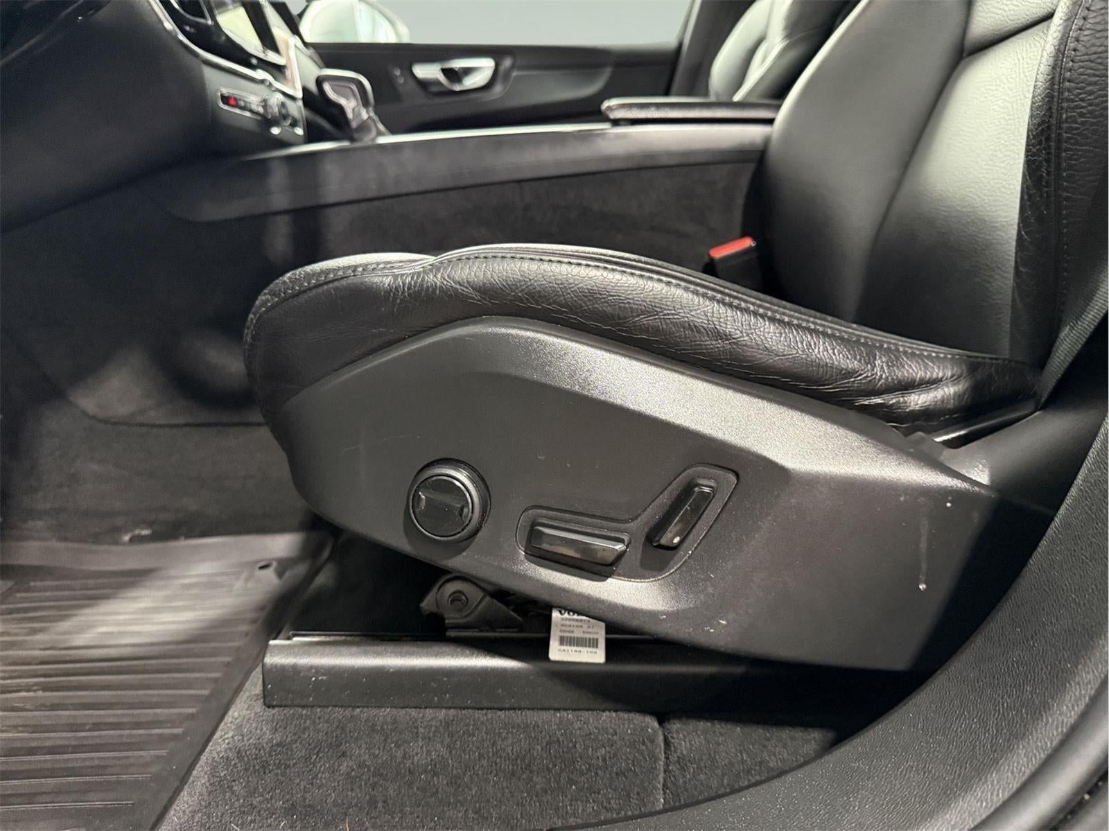 2021 Volvo XC60 T6 Momentum