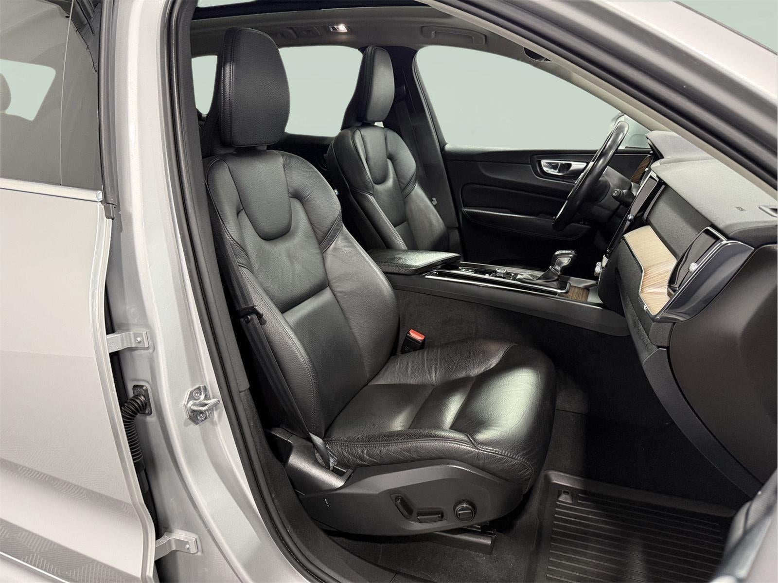 2021 Volvo XC60 T6 Momentum