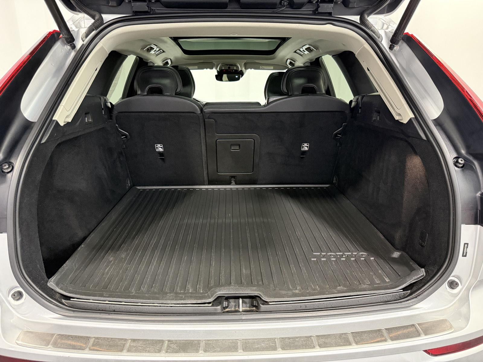 2021 Volvo XC60 T6 Momentum