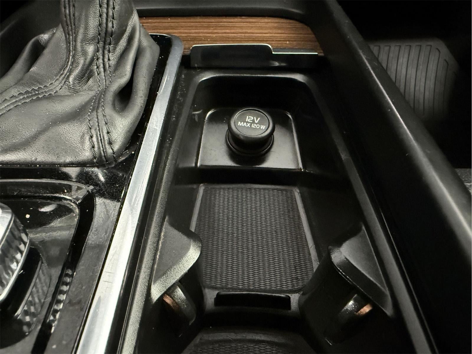 2021 Volvo XC60 T6 Momentum