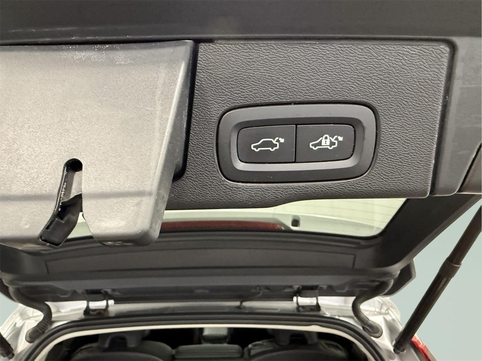 2021 Volvo XC60 T6 Momentum
