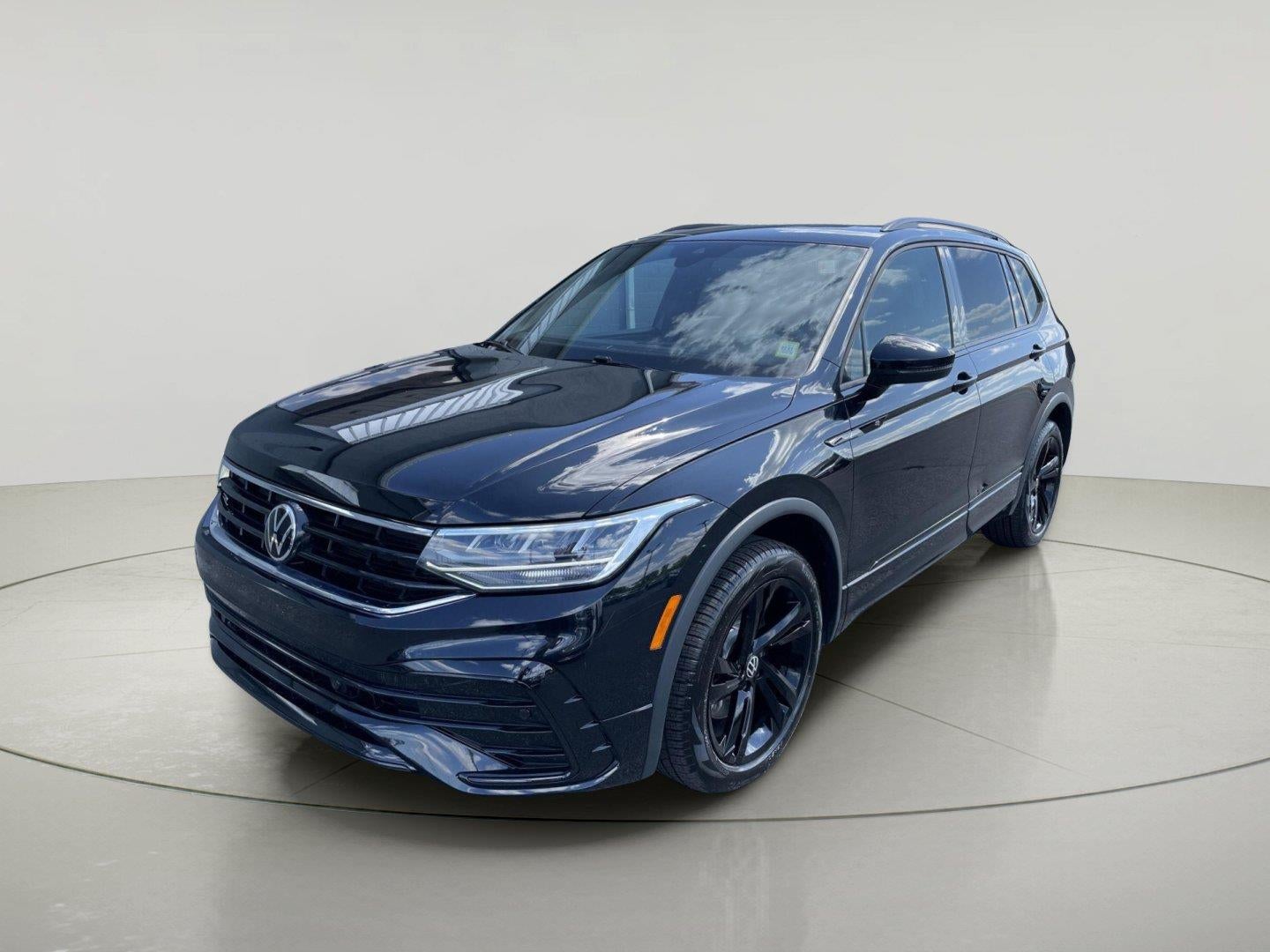 2024 Volkswagen Tiguan SE R-Line Black