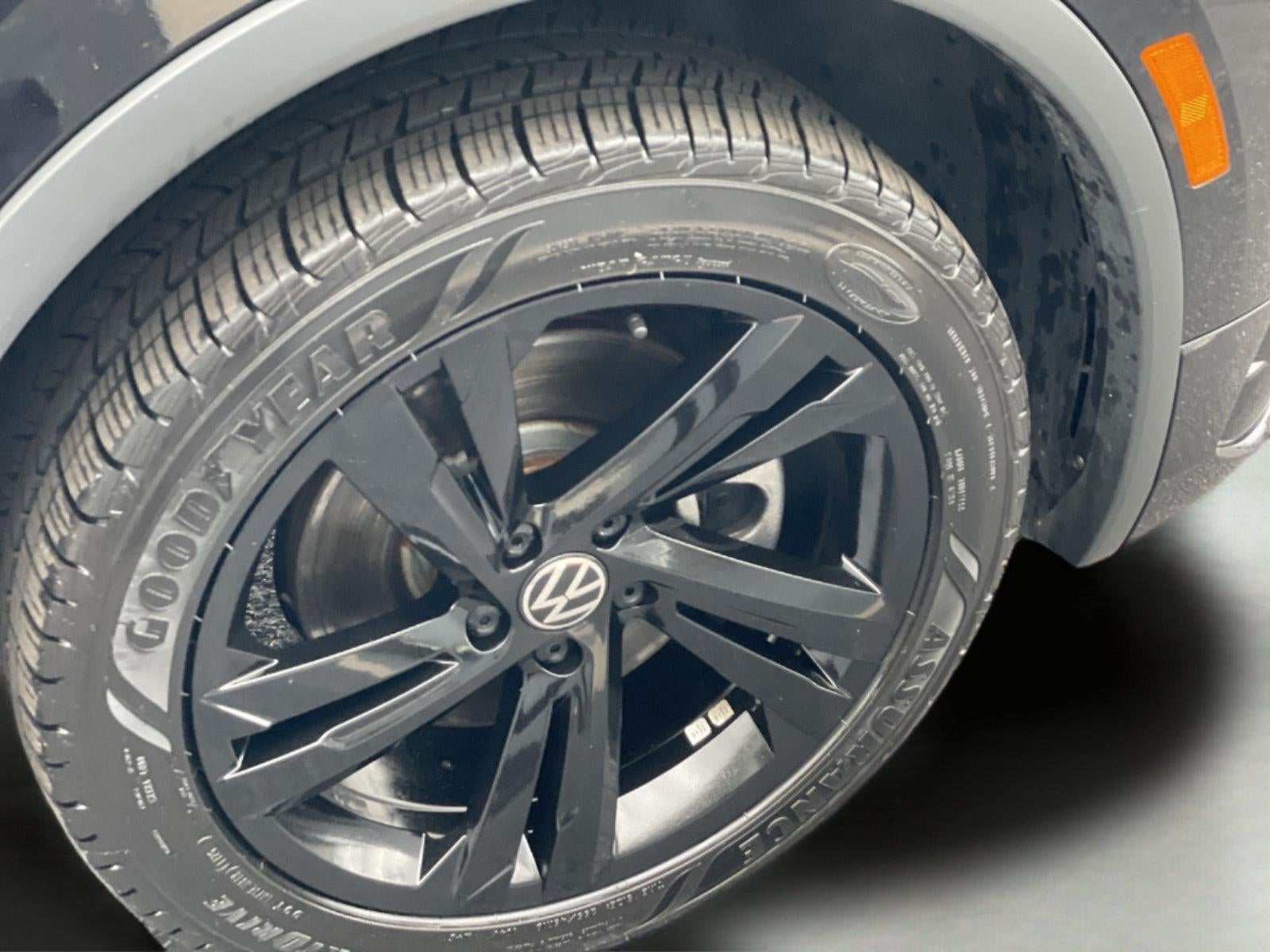 2024 Volkswagen Tiguan SE R-Line Black